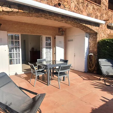 3 Pièces Climatisé Avec Terrasse Et Piscine Privée à - Fr-1-780-33