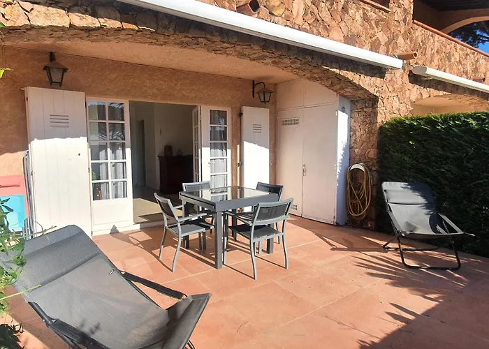 3 Pièces Climatisé Avec Terrasse Et Piscine Privée à - Fr-1-780-33