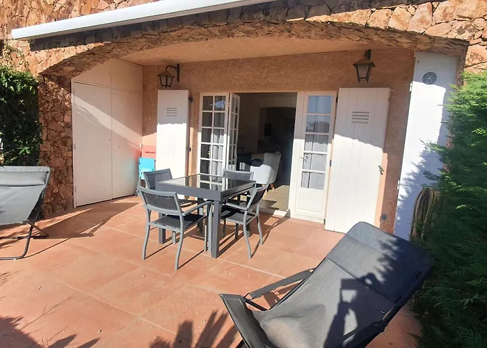 Appartement 3 Pieces Avec Terrasse Dans Privee A - Fr-1-780-33